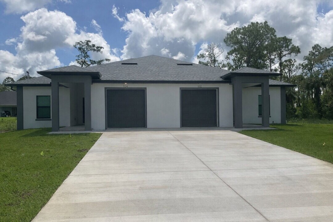 1132 Albert Ave in Lehigh Acres, FL - Building Photo