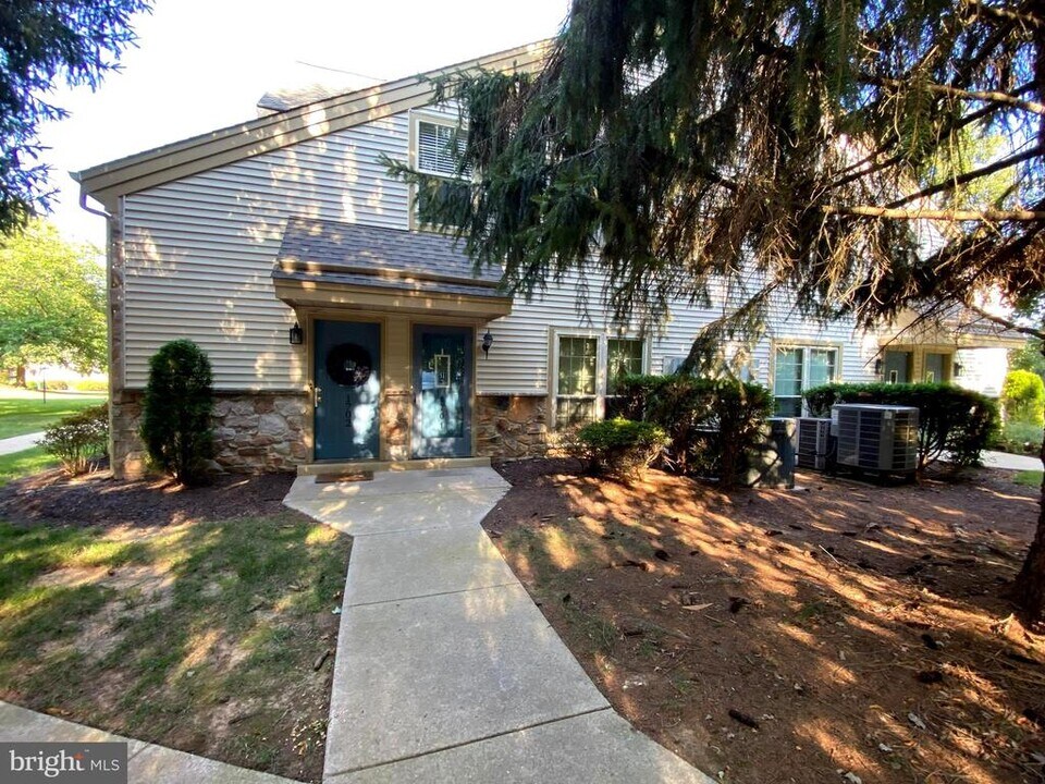 1701 Foxmeadow Cir in Royersford, PA - Building Photo