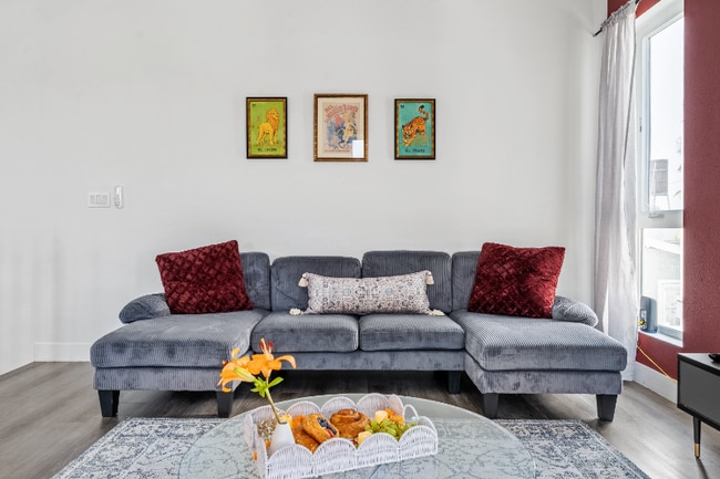 3987 Dalton Ave in Los Angeles, CA - Foto de edificio - Building Photo