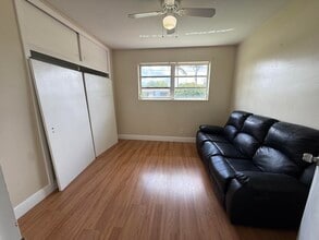 224 Tamoshanter Dr in Palm Springs, FL - Building Photo - Building Photo