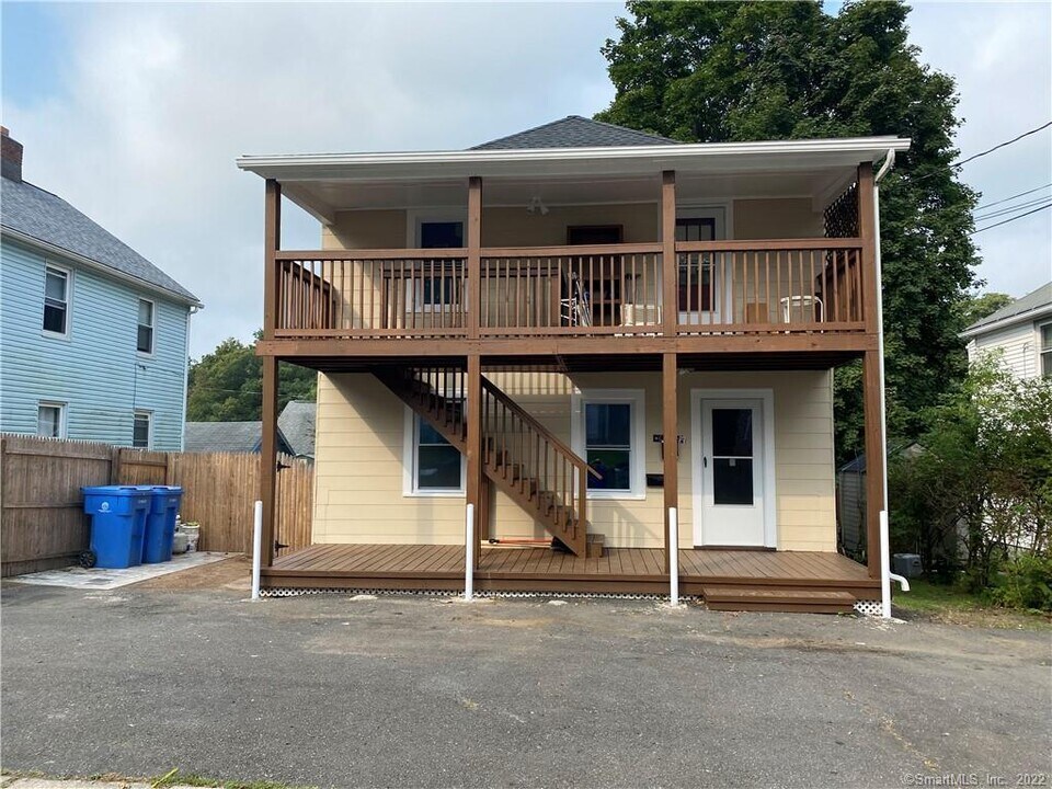 79 N Pond St in Bristol, CT - Building Photo