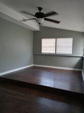 224 Holland Ave in San Antonio, TX - Foto de edificio - Building Photo