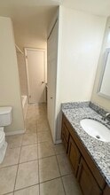 3802 N Oak Dr, Unit W11 in Tampa, FL - Foto de edificio - Building Photo