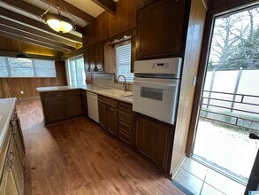 1834 MONTCLAIR LANE C in Hoover, AL - Building Photo - Building Photo