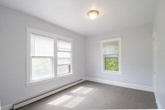 43 W North St in Galesburg, IL - Building Photo - Building Photo