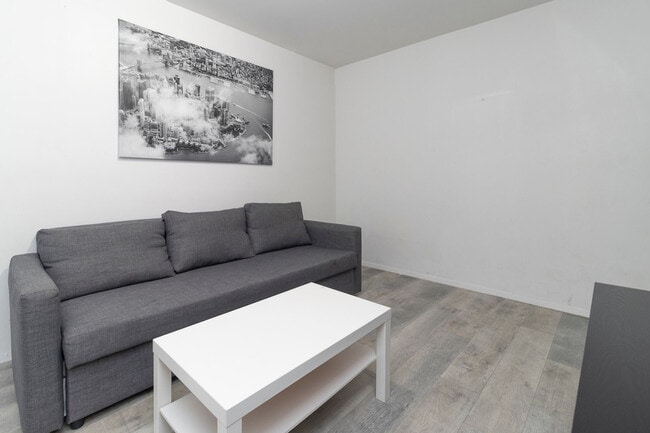 215 B E 95th St in New York, NY - Building Photo - Building Photo