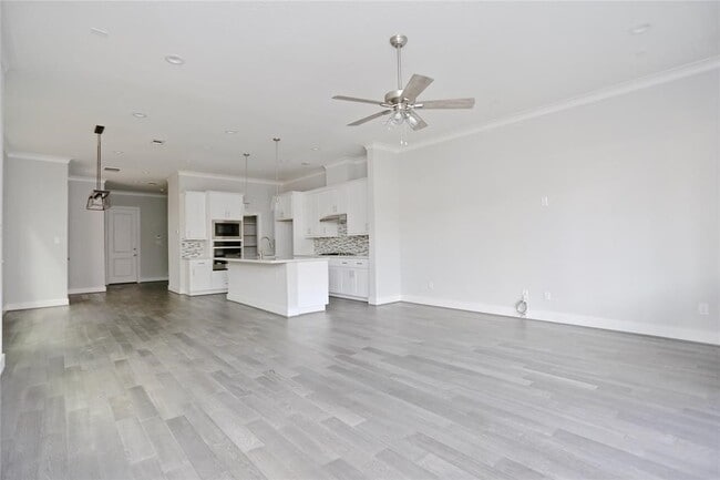 property at 513 W Bell St