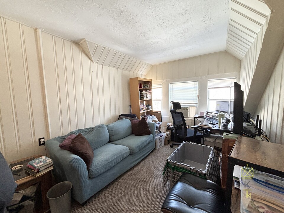 21 Osborne Rd in Brookline, MA - Building Photo