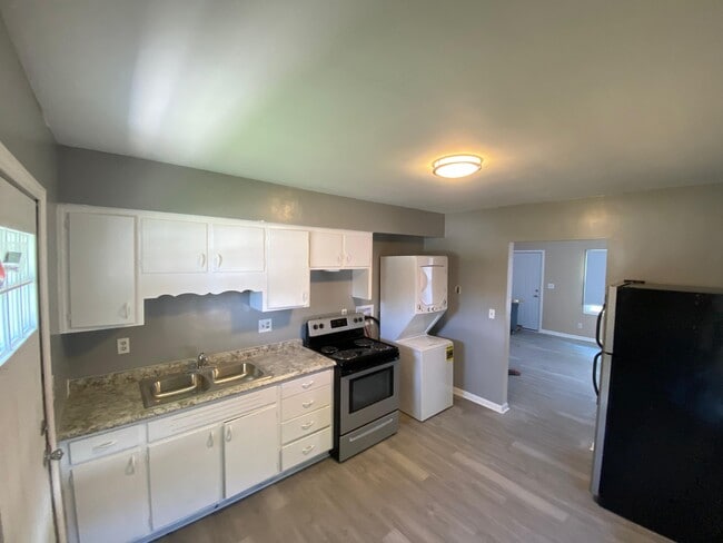 220 S Smithville Rd in Dayton, OH - Building Photo - Building Photo