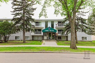 Prairie Manor in Edmonton, AB - Building Photo