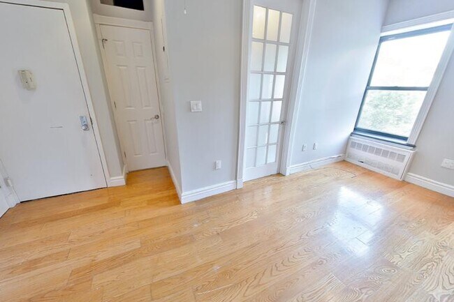 424 E 9th St in New York, NY - Building Photo - Building Photo