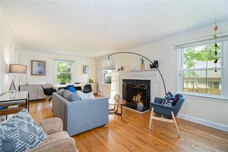 12 Laurel Rd in White Plains, NY - Building Photo - Building Photo