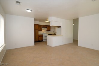 6609 Dry Breeze Ct in Las Vegas, NV - Foto de edificio - Building Photo