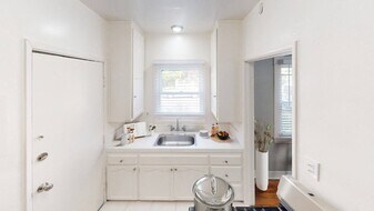 Darlington Court Apartments in Los Angeles, CA - Building Photo