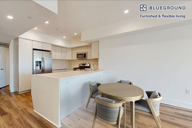 1821 S Bentley Ave in Los Angeles, CA - Building Photo - Building Photo