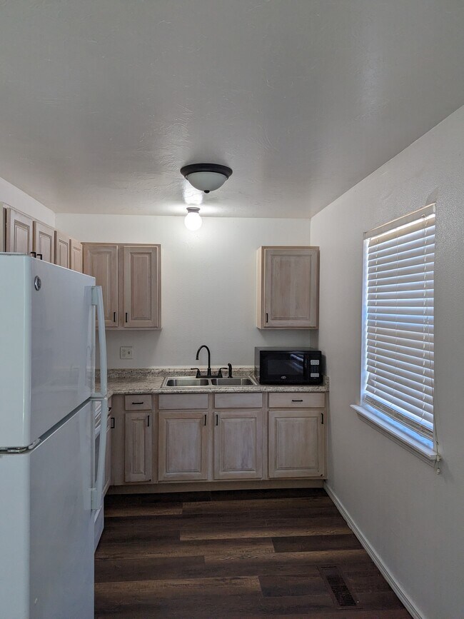 304 Vicksburg Cir, Unit A in Norman, OK - Foto de edificio - Building Photo