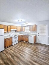 208 Centennial Dr in La Vergne, TN - Building Photo - Building Photo