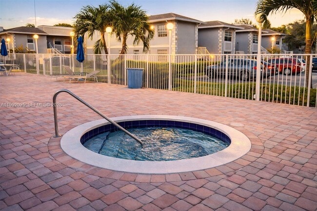 422 NE 210th Cir Terrace in Miami, FL - Building Photo - Building Photo