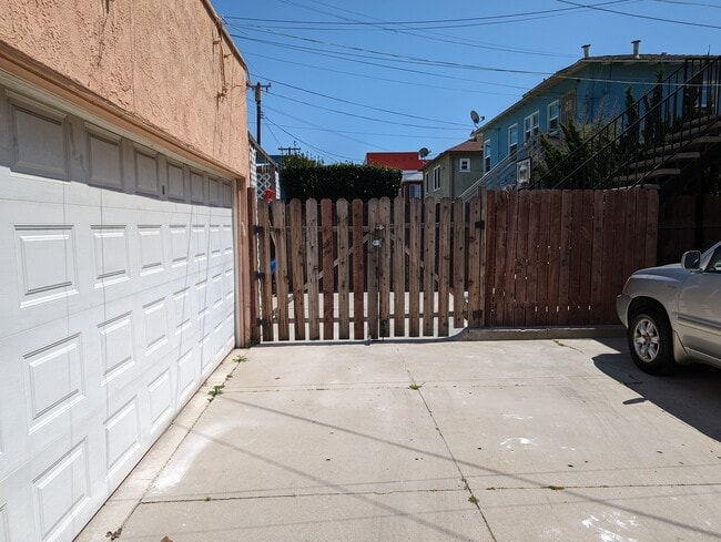 5973 Guthrie Ave, Unit 2 in Los Angeles, CA - Foto de edificio - Building Photo