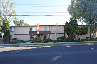 7528 Canby Ave in Reseda, CA - Building Photo - Building Photo