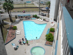 3938 Surfside Blvd, Unit 3308 in Corpus Christi, TX - Foto de edificio - Building Photo