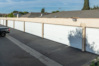 Tustin Park Villas in Tustin, CA - Building Photo - Building Photo