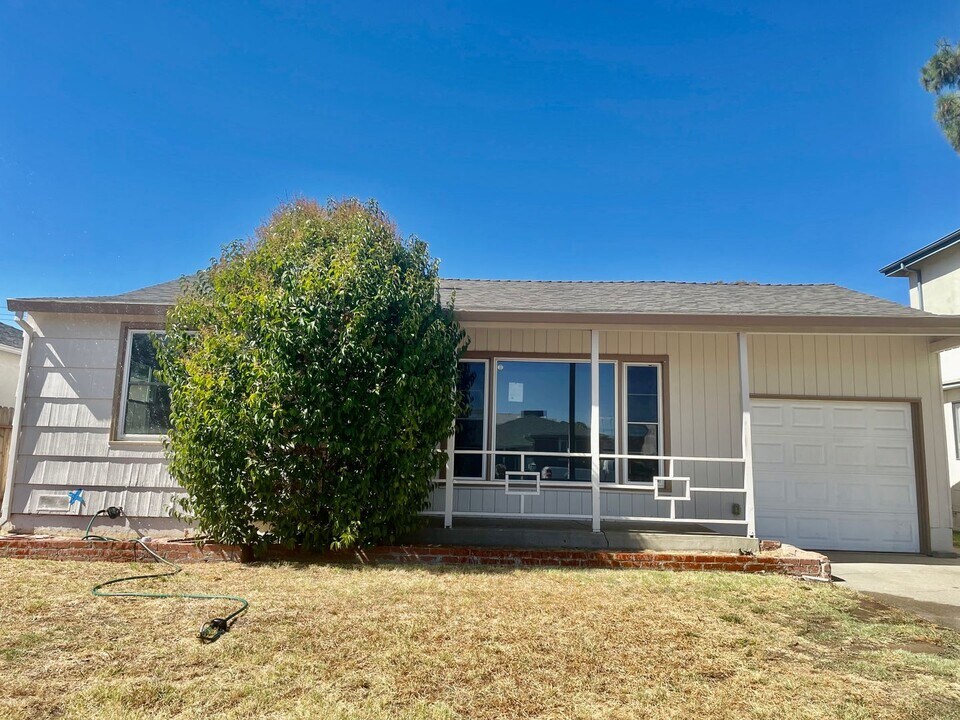 5660 Bradd Wy in Sacramento, CA - Building Photo