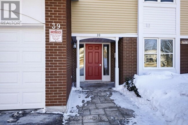 39 Stonehaven Dr in Ottawa, ON - Building Photo - Building Photo