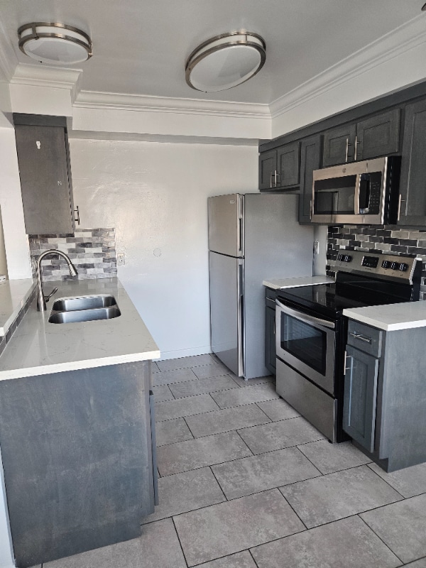 740 W Paseo Del Mar in Los Angeles, CA - Foto de edificio - Building Photo