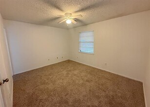 733 W Perry Dr in Mustang, OK - Building Photo - Building Photo