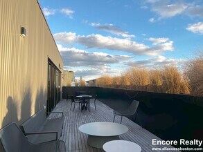 55 Brighton Ave, Unit 55-214 in Boston, MA - Foto de edificio - Building Photo