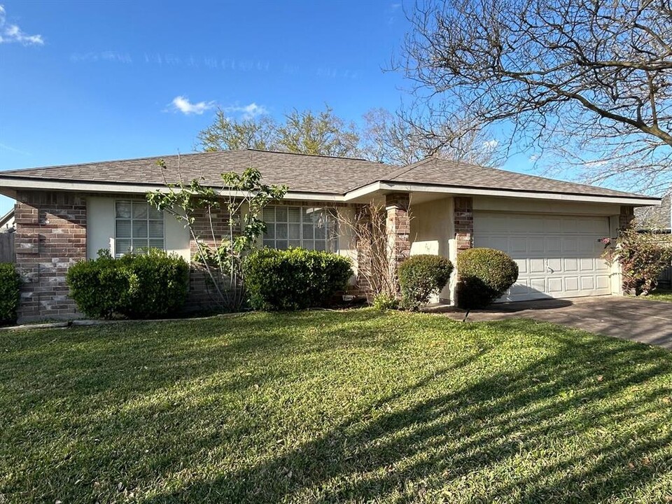 3111 Norwich St in Pearland, TX - Building Photo