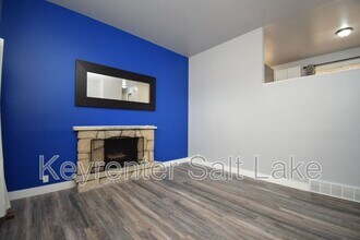 6131 Misty Way in Kearns, UT - Building Photo - Building Photo