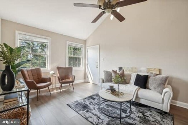 property at 2507 Arlington Blvd