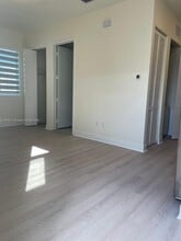 10317 NW 66th St in Doral, FL - Foto de edificio - Building Photo