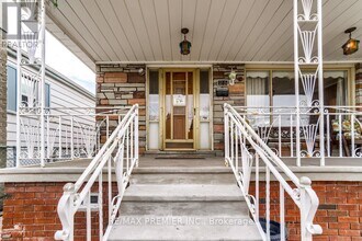 25 Bentworth Ave in Toronto, ON - Building Photo - Building Photo