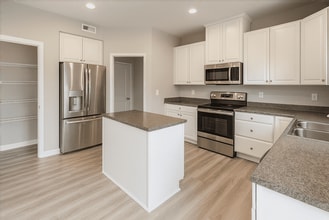 240 Irongate Dr in Englewood, OH - Building Photo - Building Photo