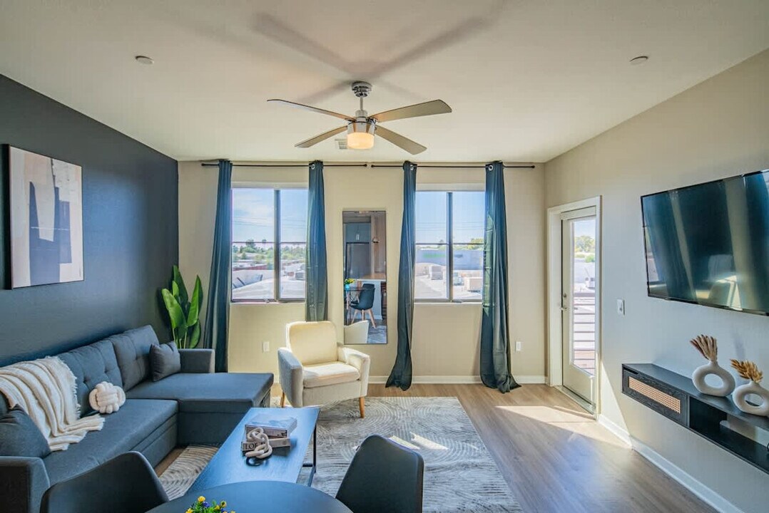 777 E Stella Ln in Phoenix, AZ - Building Photo