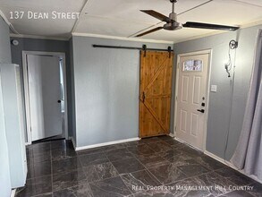 137 Dean St in San Antonio, TX - Building Photo - Building Photo