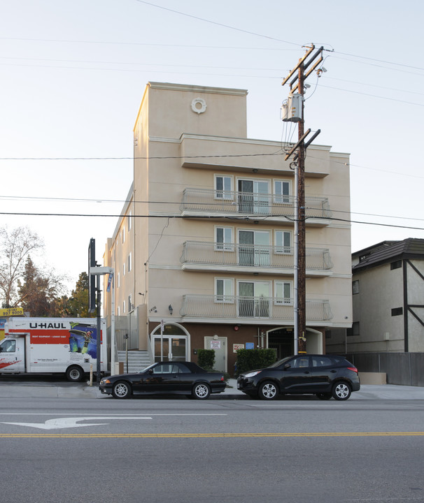 14116 Burbank Blvd in Sherman Oaks, CA - Building Photo