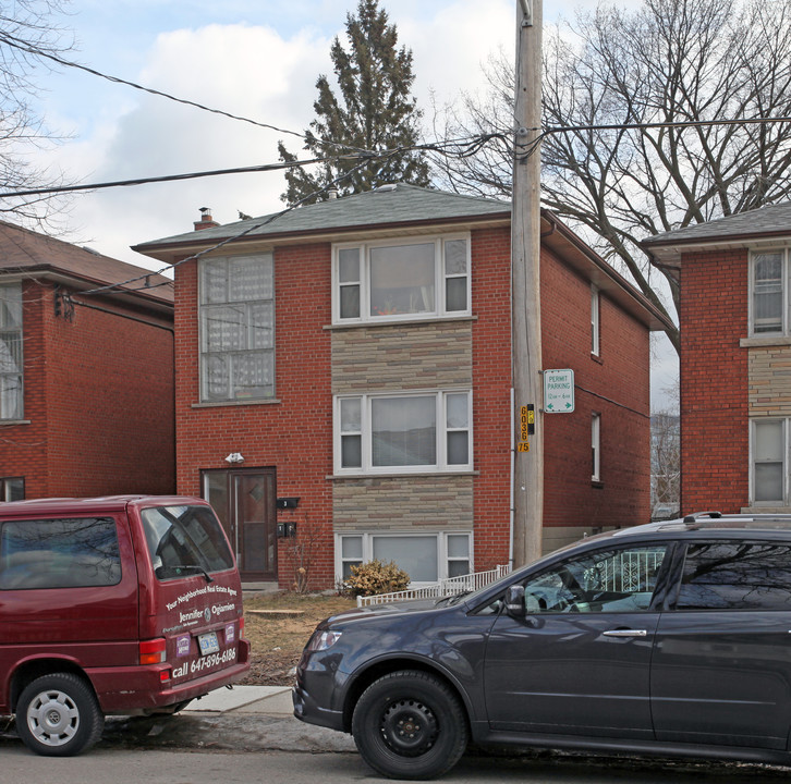 11 Wesley St in Toronto, ON - Building Photo