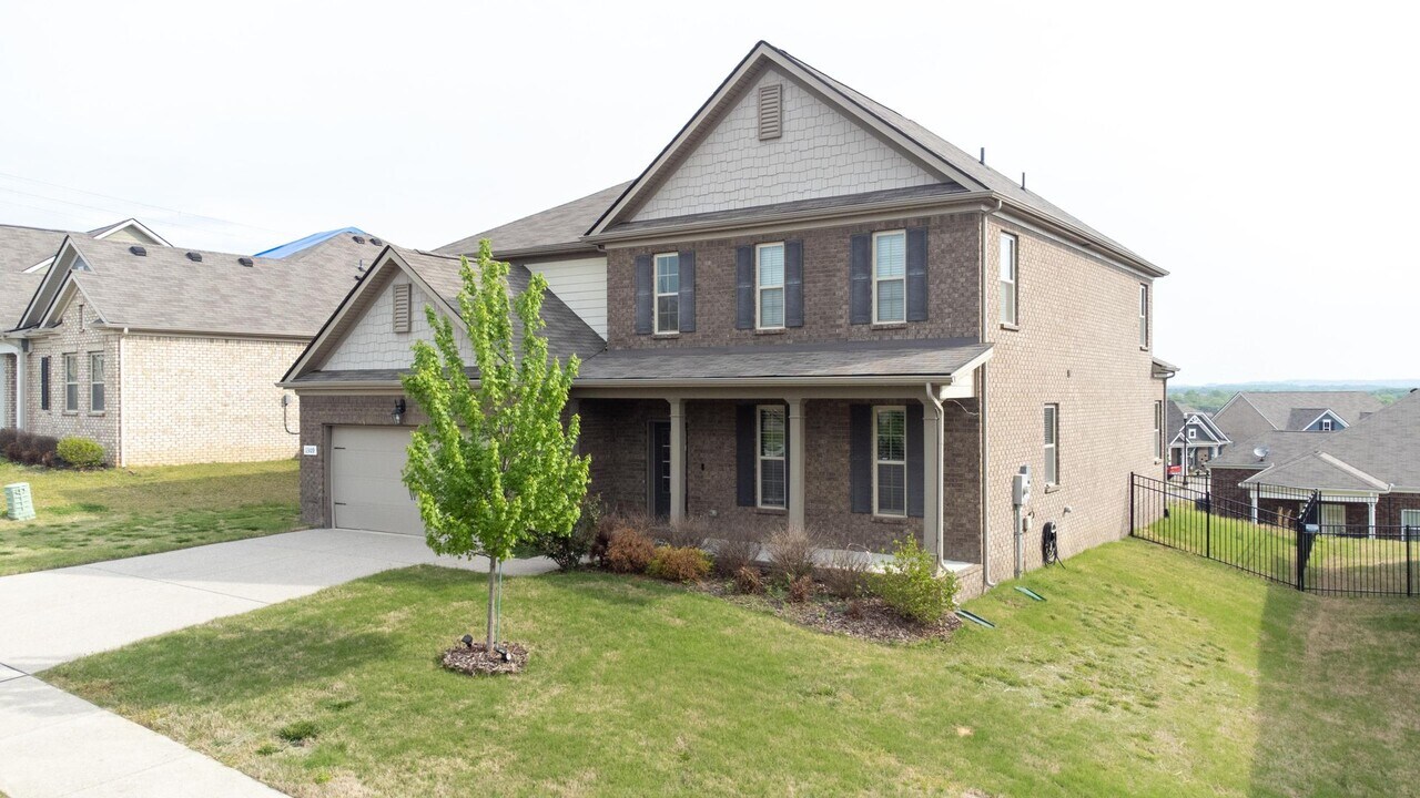 1309 Sylvan Park Dr in Spring Hill, TN - Building Photo