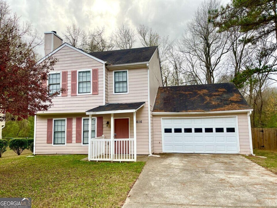 616 Woodknoll Ct in Jonesboro, GA - Building Photo