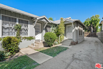 13453 Burbank Blvd in Los Angeles, CA - Building Photo - Building Photo