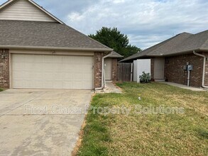 129 Ashley Dr in Edmond, OK - Building Photo - Building Photo