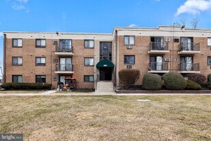 1575 W Street Rd, Unit 818 in Warminster, PA - Building Photo