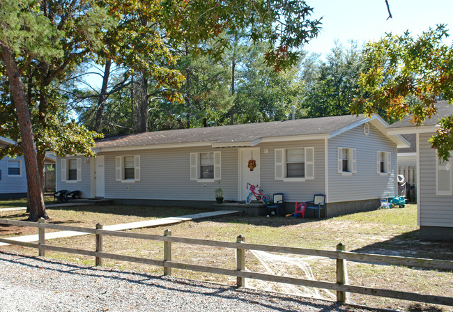 900-908 45th St in Niceville, FL - Foto de edificio - Building Photo