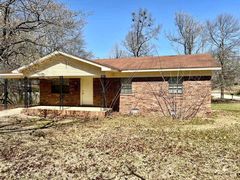 1824 Grant St in Malvern, AR - Foto de edificio