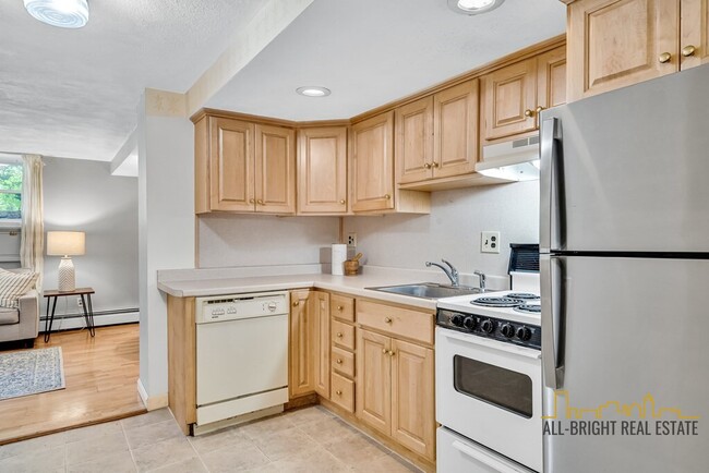126 Englewood Ave, Unit 4