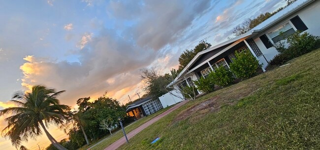 370 Hunt Dr in Merritt Island, FL - Building Photo - Building Photo